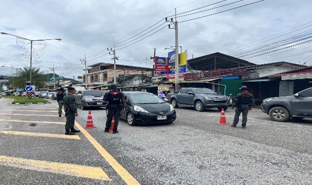 ร่วมกำลัง 3 ฝ่ายทำการตรวจสอบยานพาหนะ