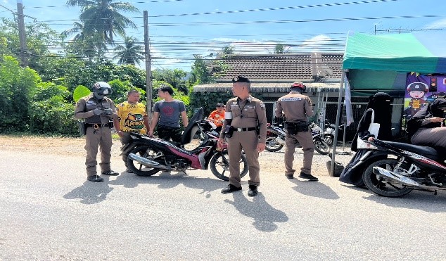 เจ้าหน้าที่ตำรวจจราจรได้มีการตั้งจุดกรวดขันวินัยจราจร และป้องกันปราบปรามอาญากรรม