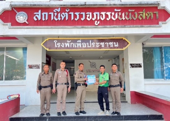 19 ก.พ. 68 เวลา 12.30 พ.ต.อ.พรหมพัฒน สนิทศรี รรท.ผกก.สภ.บันนังสตา มอบของขวัญเป็นของรางวัลสนับสนุนกิจกรรมแข่งกีฬาประจำปี ๒๕๖๘ แก่โรงเรียนในพื้นที่ฯ