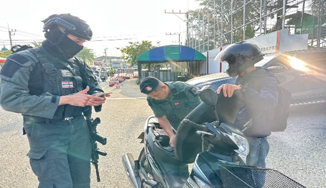 เจ้าหน้าที่ตำรวจ ว.4 ลว.ยานเกราะ ในพื้นที่เสี่ยง