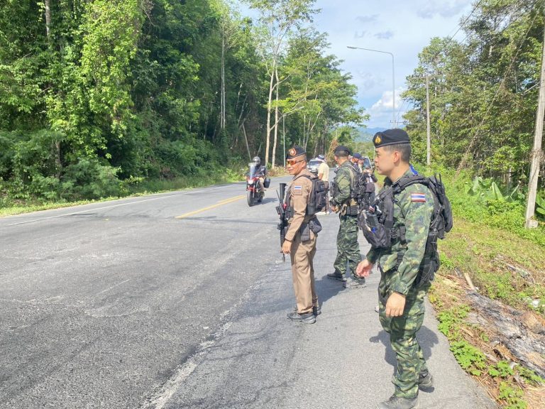 เจ้าหน้าที่ตำรวจ ว.4 ร่วม 3 ฝ่ายตรวจเส้นทาง 410 พื้นที่ ม.3-ม.4 ต.ตาเนาะปูเต๊ะ