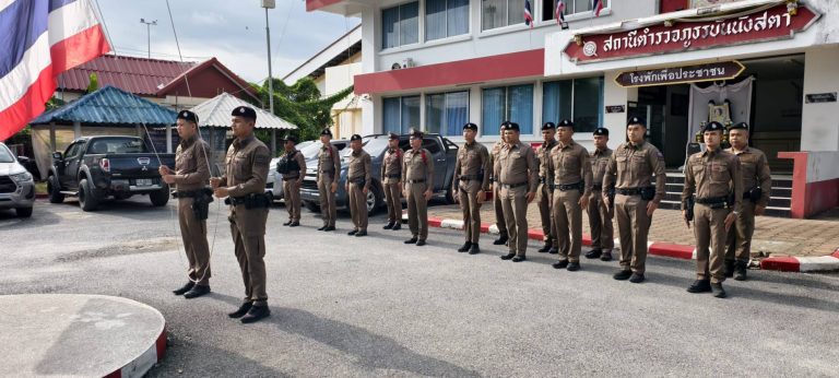 เจ้าหน้าที่ตำรวจงานอำนวยการ ลงแถวเคารพธงชาติประจำสัปดาห์