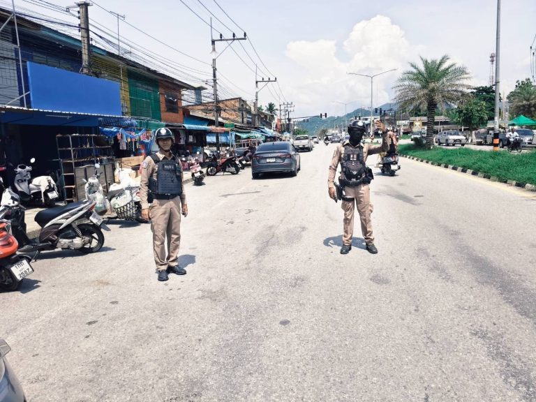 จนท.ตร.จราจร สภ.บันนังสตา ตรวจสอบสภาพการจราจรและอำนวยความสะดวกการจราจร ในวันตลาดนัด
