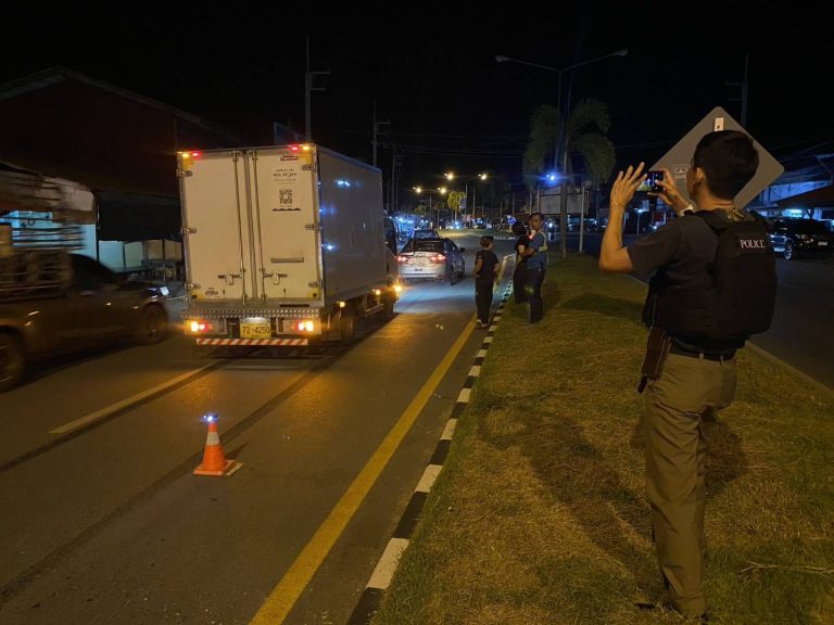 ร้อยเวร30 ตรวจที่เกิดเหตุ เหตุ ว.40 รถยนต์​+รถยนต์