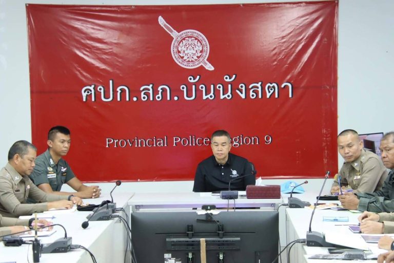 ให้การต้อนรับ พล.ต.ต.กองอรรถ สุวรรณขำ ผบก.ภ.จว.ยะลา ซึ่งเดินทางมาตรวจเยี่ยม และ ร่วมประชุมบริหารประจำเดือนมิถุนายนและรางานผลการปฏิบัติของงานป้องกันปราบปรามและงานสืบสวนและกลุ่มงานต่างๆ​ พร้อมด้วยมอบของรางวัลให้แก่ข้าราชการตำรวจดีเด่นประจำเดือน มิถุนายน 2569จำนวน2นาย