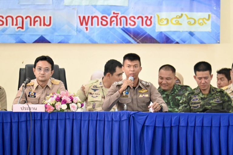 ร่วมประชุมกำนันผู้ใหญ่บ้านพร้อมพบปะพูดคุยถึงสถานการน์ต่างๆในแต่ละพื้นที่สถานที่:ณ.หอประชุมอำเภอบันนังสตา