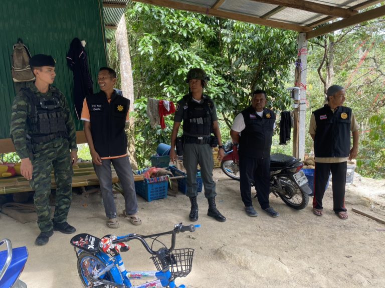 จนท.ตร.ร้อยเวร30 ตรวจสอบที่เกิดเหตุพยายาม 241