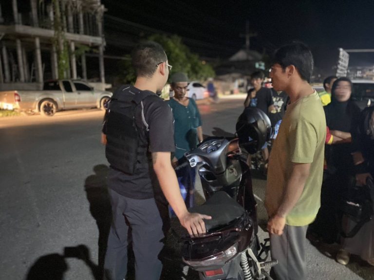 จนท.ตร.สภ.บันนังสตา ร้อยเวร 30 ตรวจที่เกิดเหตุ เหตุ ว.40 รถจักรยานยนต์+รถยนต์