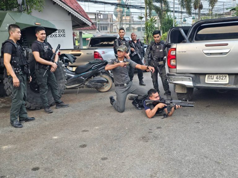 ฝึกยุทธวิธีให้แก่ข้าราชการสถานีตำรวจภูธรบันนังสตาตามชุดปฎิบัติการ