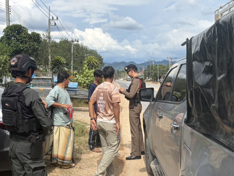 ร้อยเวร30 ตรวจสอบที่เกิดเหตุ เหตุ ว.40 รถยนต์กับรถยนต์